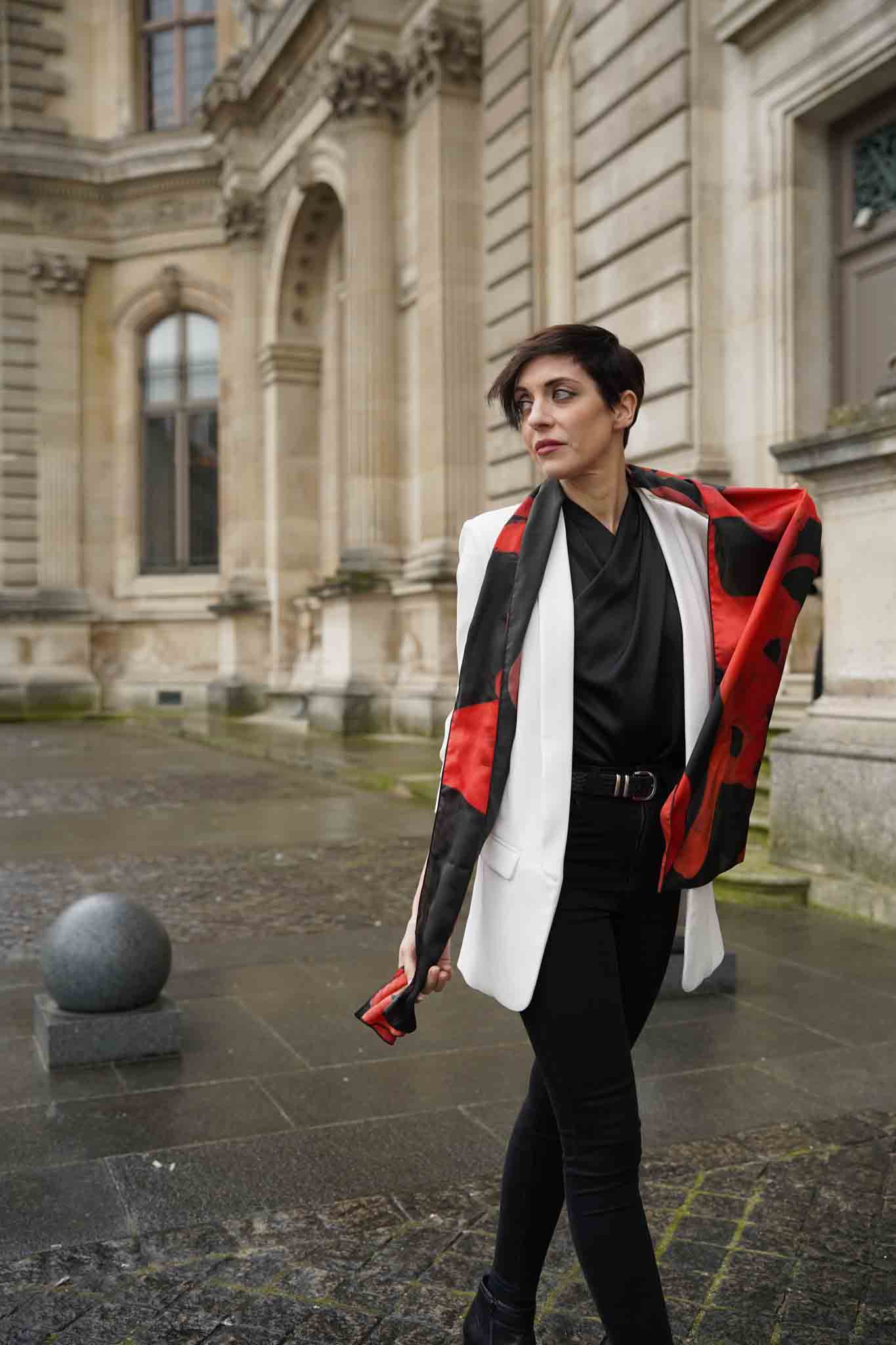 Vincero Art as Scarf in Paris – from the Opera Line by Claudia Palmira